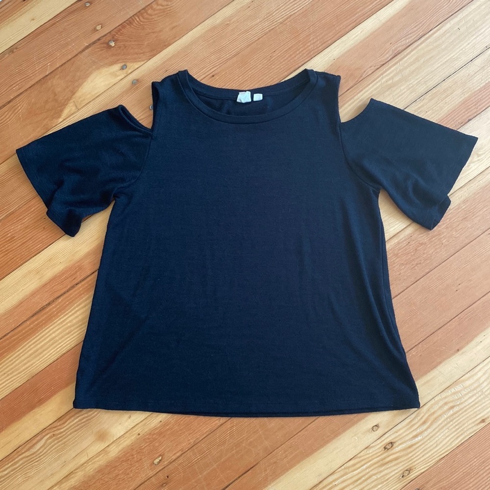 Gap Cold Shoulder Black‎ Top small